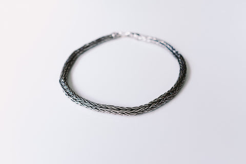 Silver entwined necklace